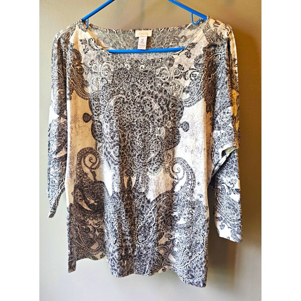 Chico's Womens Paisley Knit Top Sz 2 Black White Scoop Neck 3/4 Sleeve Ruffle